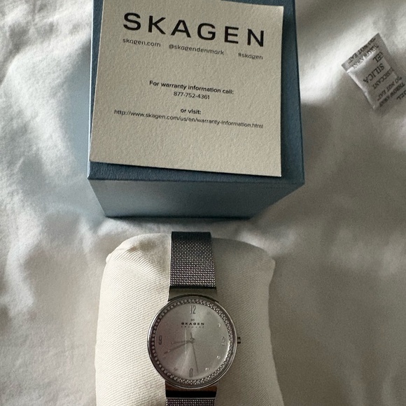 Ladies watch - Picture 1 of 4